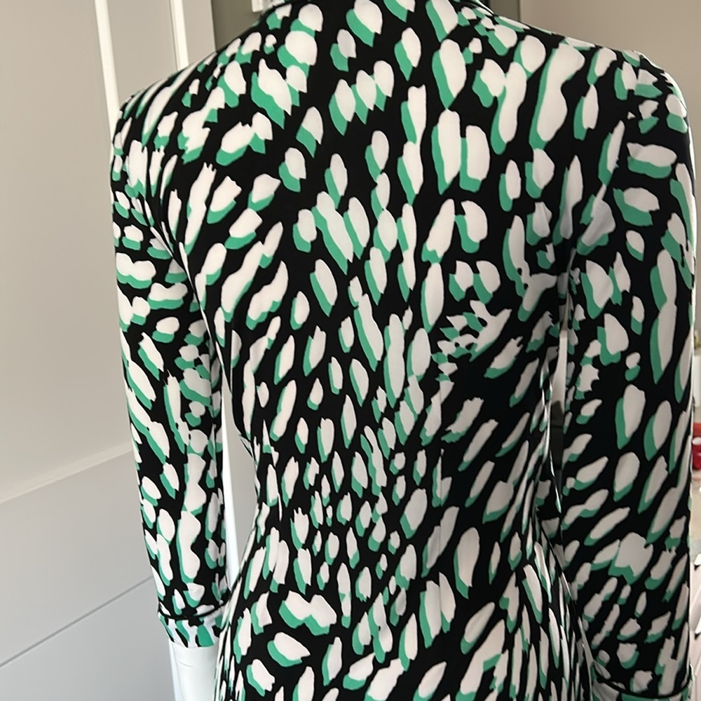 BCBGMAXAZRIA Adele Wrap dress - Picture 9 of 14